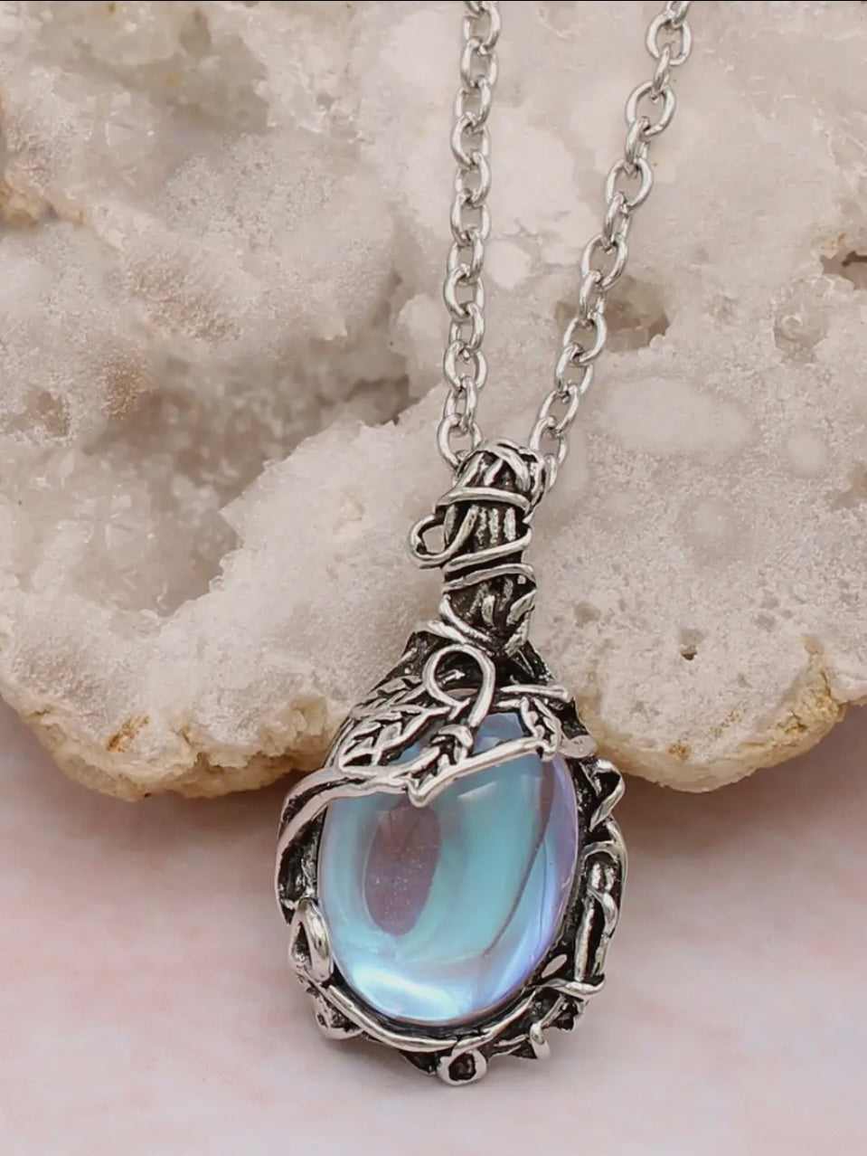 Dreamy Drop Silver Stone Ivy Necklace